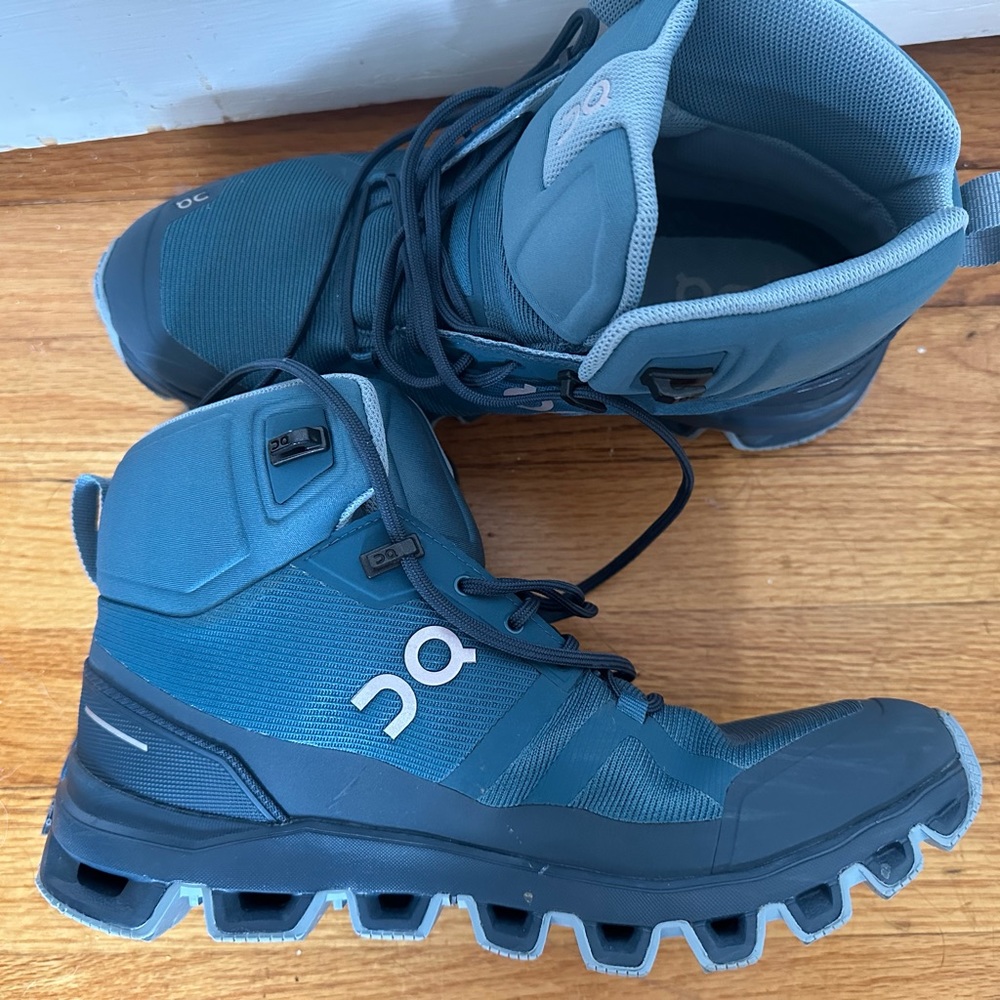 On Running Hiking Boots